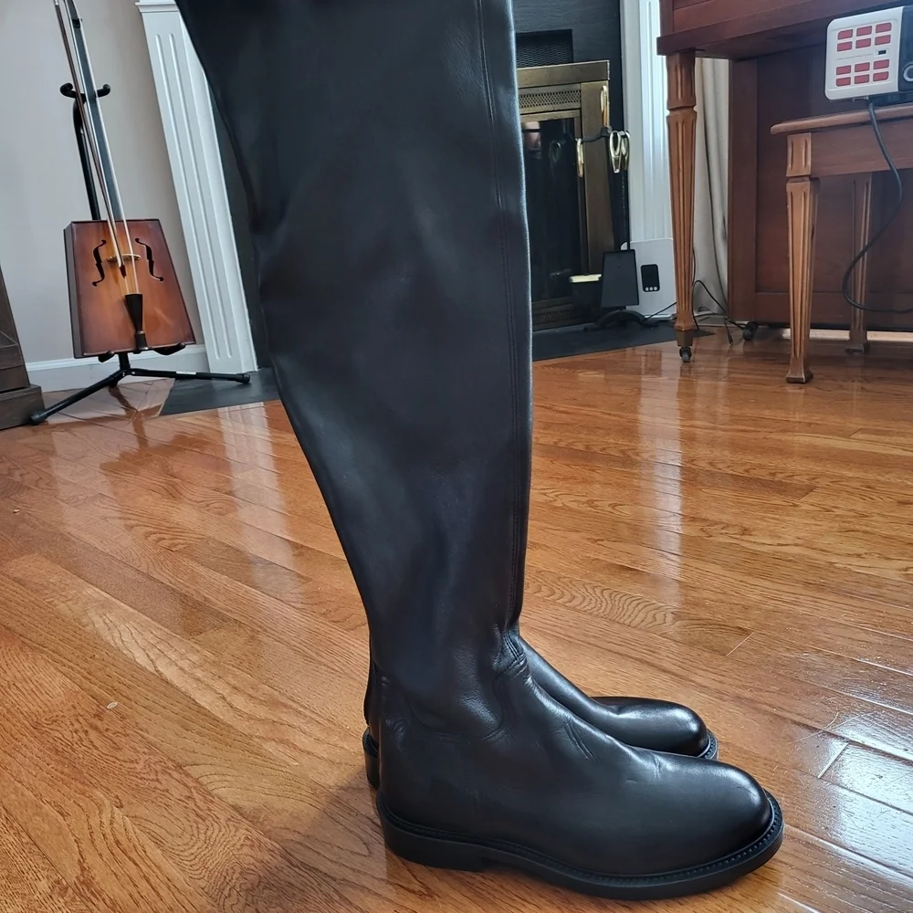 La CANADIENNE Sleek Black Leather Over the Knee Boots